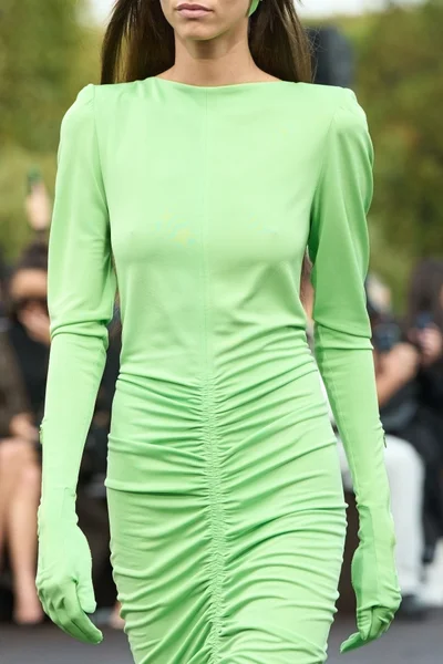 Look 13